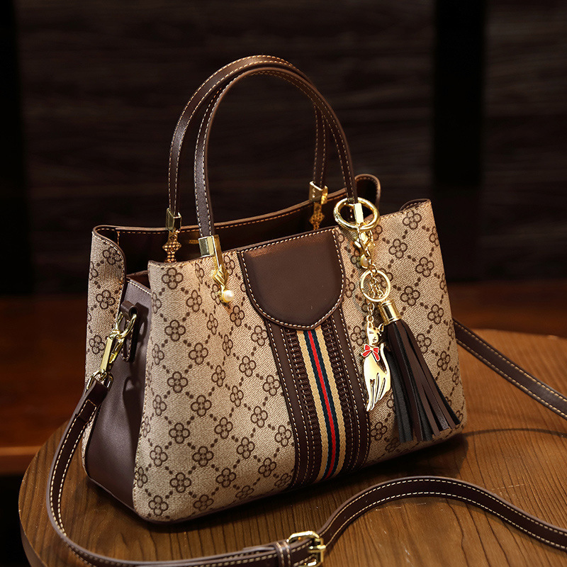 Genuine Leather Women's Bag 2026 New Trendy Fashion Versatile Shoulder Crossbody Bag Women's Printed Light Luxury Handbag Trendy Brand Genuine Leather Women's Bag 2026 New Trendy Fashion Versatile Shoulder Crossbody Bag Women's Printed Light Luxury Handbag Trendy Brand