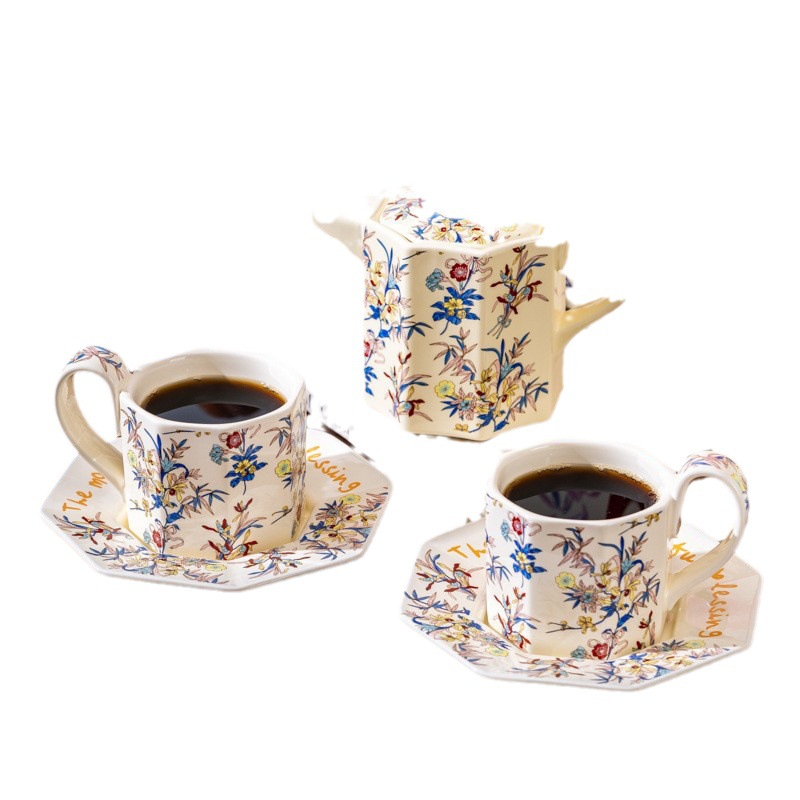 Juego de tazas y platillos de café exquisito de alta gama recién casados se mudan a una nueva casa para regalar a los amigos, juegos de té prácticos, regalos para calentar la habitación