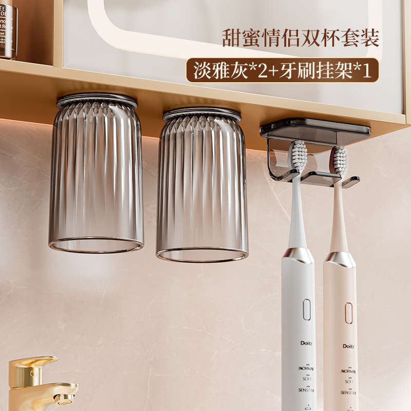 Gabinete de espejos Soporte para cepillos de dientes de succión magnética Taza de enjuague bucal con hebilla invertida Una familia de cuatro montones en la pared Cepillo de dientes de drenaje sin perforación Estante de almacenamiento de tazas