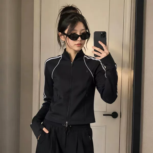 Women's short top with contrasting trim, casual, age-reducing, slim-fit, and zipper closure, same style as Song Yuqi