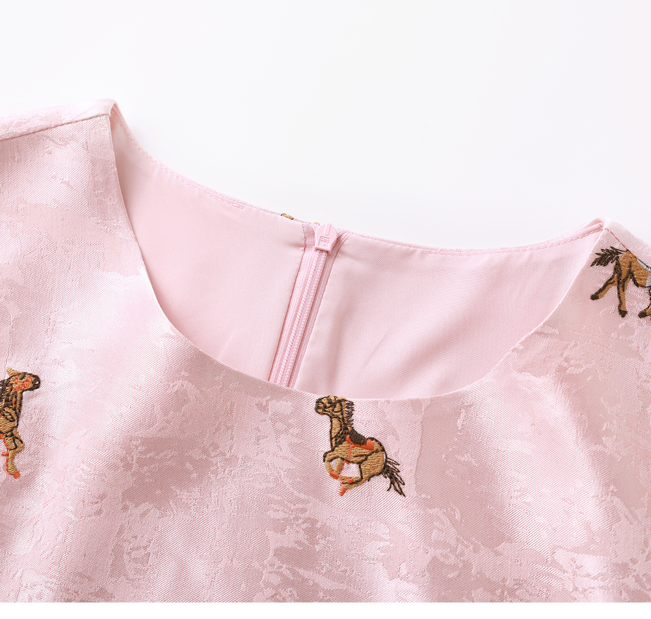 Đầm maxi nữ tay ngắn thêu hoa văn jacquard, chất liệu linen phối ren — màu hồng chi tiết 23