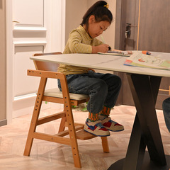 子供の学習椅子の木のオフィスチェアは昇降して椅子の成長を調節することができます。