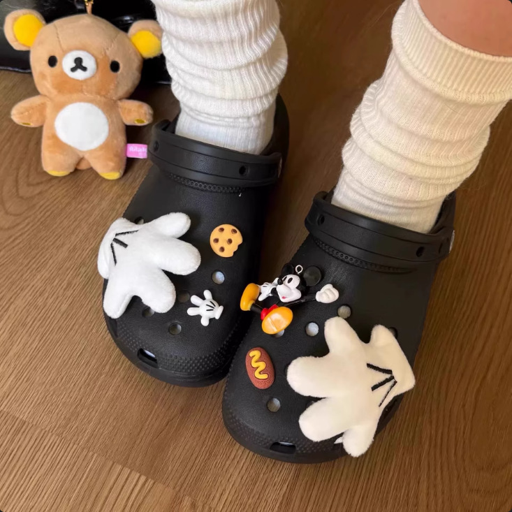 Cute Mickey cubre la cara, guantes pequeños, zapatos con agujeros, trajes de flores, zapatos con agujeros, accesorios decorativos, hebillas de zapatos, accesorios