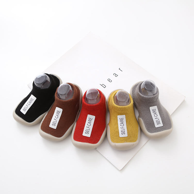 Primavera, verano y otoño calcetines de piso livianos para niños zapatos de bebé niño suela de goma tela de algodón impermeable zapatos y calcetines de educación temprana cortos estándar