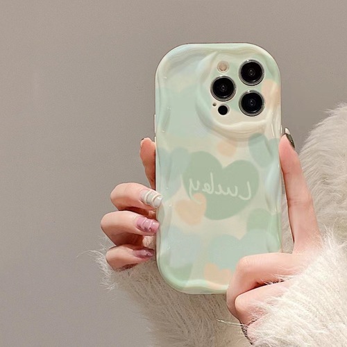 Apply the Full-Screen Lucky Heart design to Apple iPhone 14 Pro, 15 Pro Max, 13, 12, and 11/XS phone cases for a cute and youthful look.
