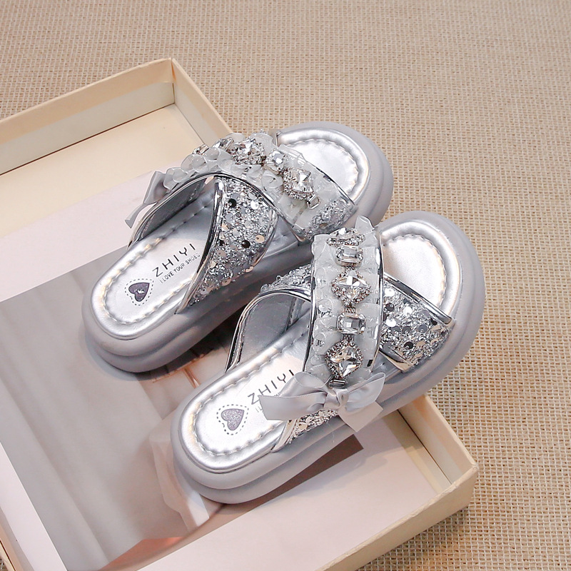 Girls' Slippers Summer Outer Wear 2025 New Children's Princess Rhinestone Western Style Sandals Girls' Thick Bottom silver Non-slip