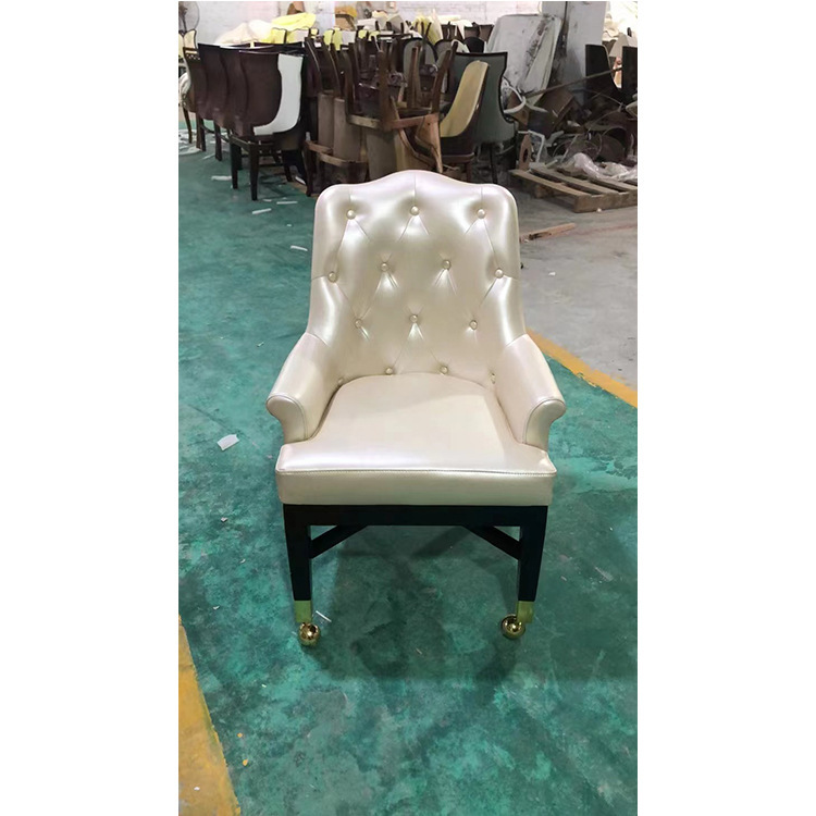 Baccarat Chair for Entertainment Venues, Commercial Chair for Macau Casino, Leather Soft Upholstery, Swivel Wheels, Gambling Table Chair, Dining Chair, Light Luxury