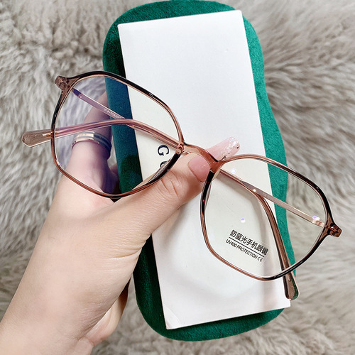 Hot-selling item recommended by influencers, non-clashing anti-blue light glasses, can be paired with myopia prescription frames, stylish and face-friendly.