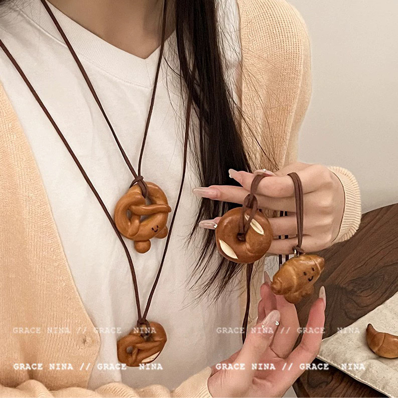 かわいいニッチデザインアルカリ水結びパンペンダントネックレスレディースクロワッサンロングセーターチェーンアクセサリースウェットシャツチェーン|undefined