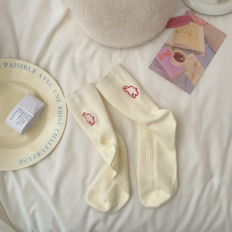 Calcetines de mujer estilo coreano-japonés con bordado de conejo, suaves, delgados y a la moda.