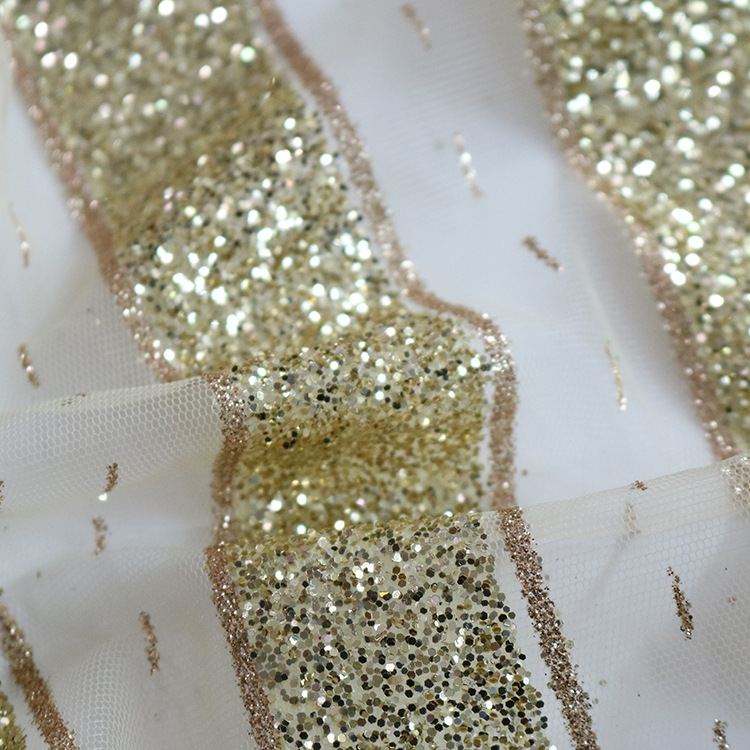 Fabricantes promocionales de bajo precio rociado oro rociado oro alto brillo vestido de boda tela de encaje accesorios