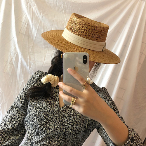 Internet-famous flat-top straw hat for women—summer fashion beach hat, sunshade, retro flat-brim hat, fresh and cute top hat.