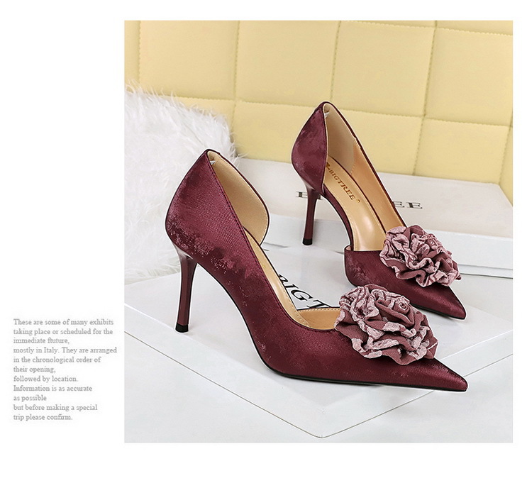 High heels, stiletto heels, shallow-cut, pointy side, floral shingles_voghion.com