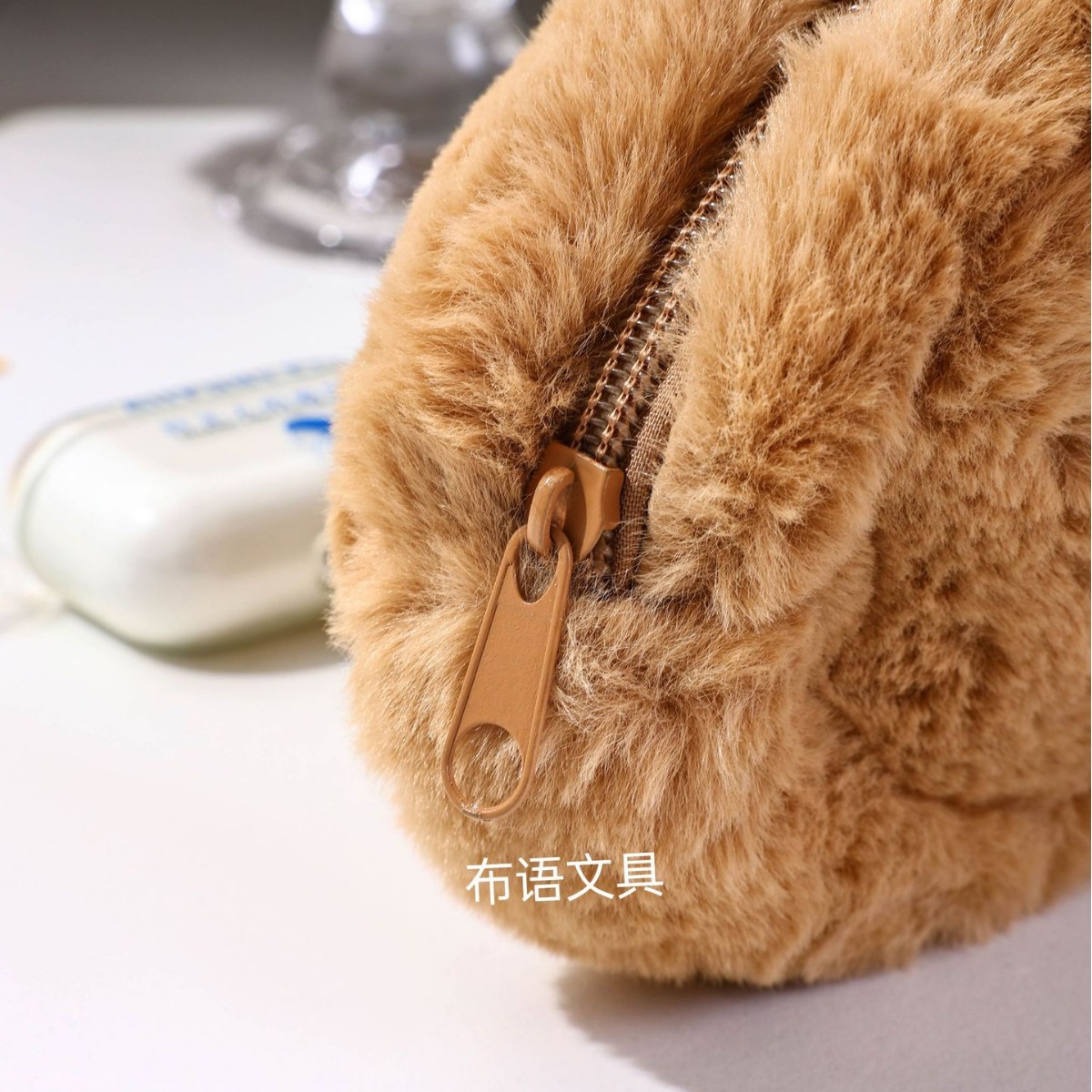 Pequeño Libro Rojo mismo estilo capabala caja de lápiz de peluche lindo papelería de dibujos animados bolsa de almacenamiento de gran capacidad caja de papelería para estudiantes