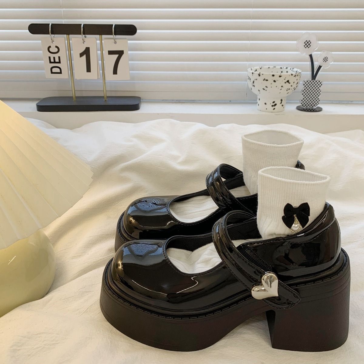 Zapatos de cabeza redonda, zapatos de sola gruesa, zapatos de cuero de estilo blanco, zapatos de estilo universitario, zapatos de vestir, zapatos jk, zapatos de vestir