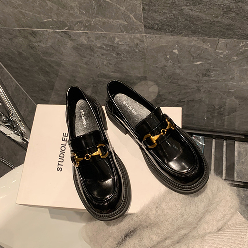 Primavera nuevo estilo británico retro hebilla de metal Lefu zapatos de cuero de punta redonda boca baja zapatos de cuero negro C99-1 femenino