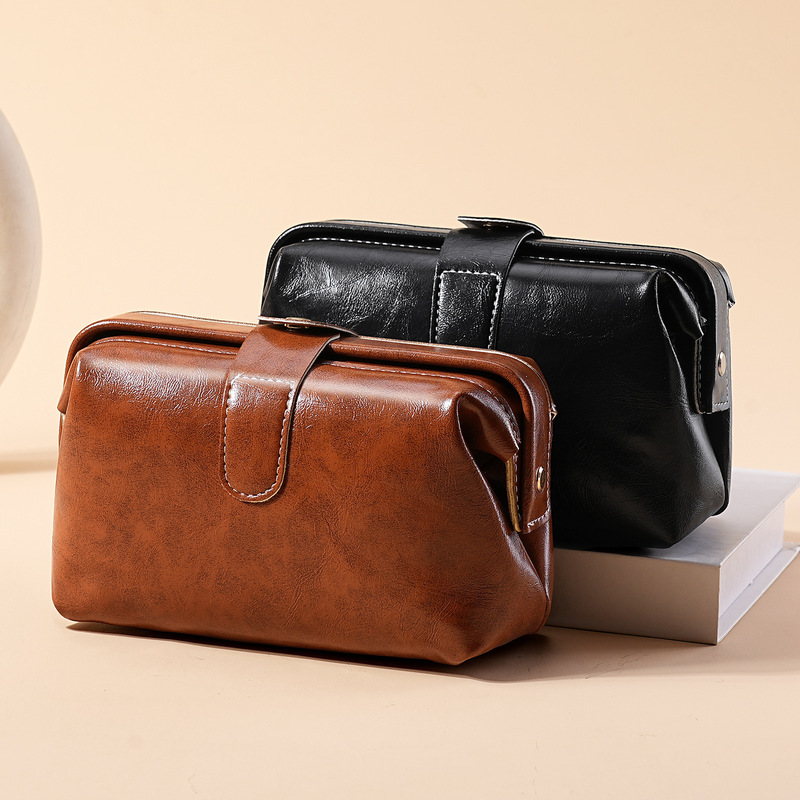 Retro High-End Oil Wax Leather Clutch Bag, Collection Cosmetics Bag, Waterproof Cosmetic Bag, Women's Printable Logo Coin Purse