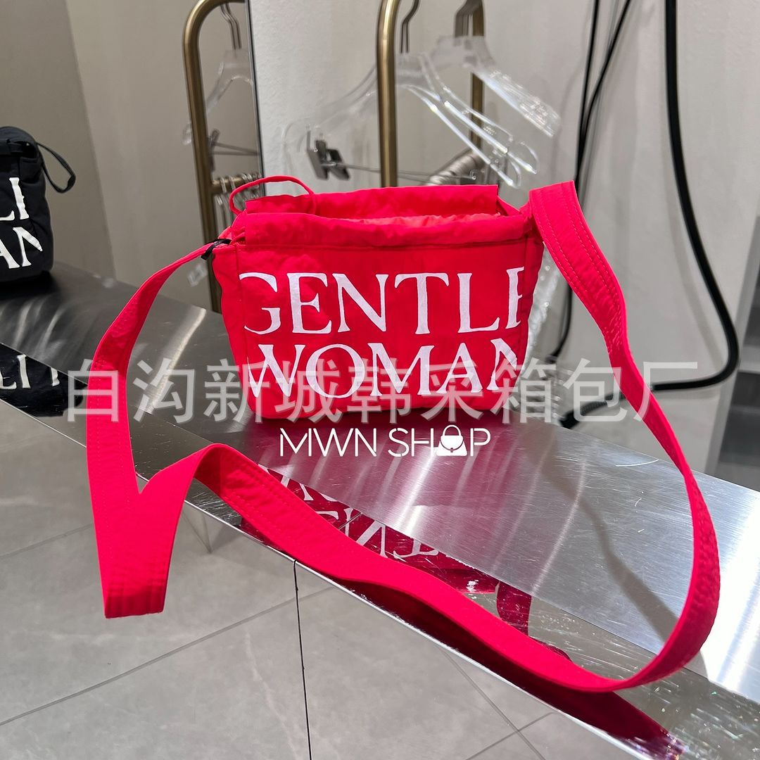 Diseño de nicho de mini albóndigas de la marca tailandesa de moda Gentle Woman 2024 nuevo bolso de hombro con cuerda de extracción