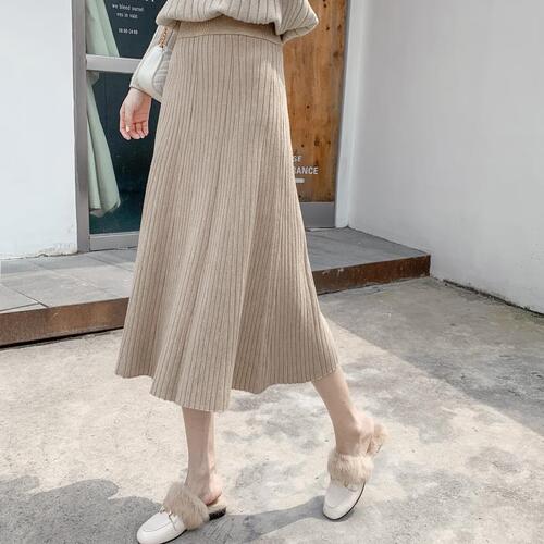 Knitted Skirt for Women, Autumn/Winter, Slim-Fit, New Arrival, Mid-Length, High Waist, Hip-Covering, Slimming Black Pleated Skirt with Letter Print