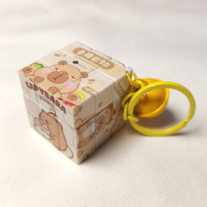 卵の子のパーティーの新型のミニの小さいルービックキューブのキーホルダーは義烏工場のメーカーの卸売りの子供機の子供を掛けます。