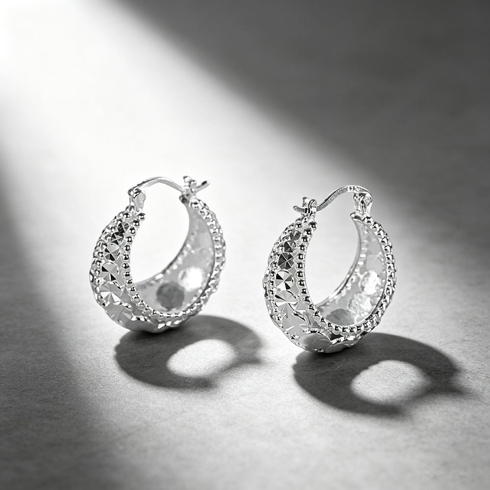 Personality-driven silver earrings, S925 silver hollow hoop earrings, elegant, minimalist, cool, versatile, and trendy