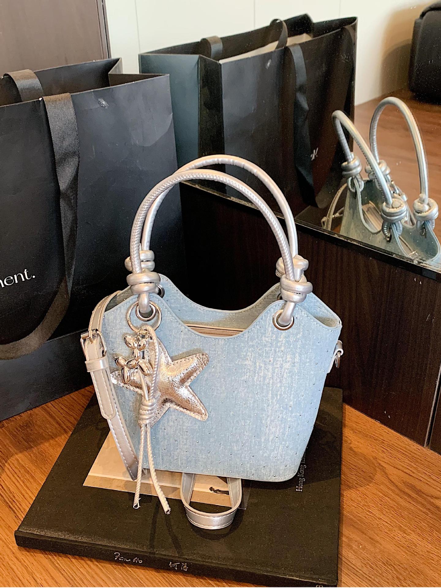 Bolsa de mano de moda coreana de estilo extranjero, bolso de mano de mujer, verano 2025, nuevo estilo universal, bolso de cubo de moda, bolso de hombro de viaje