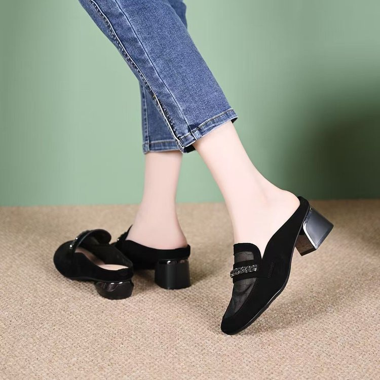 2026 nuevo verano redonda zapatos de cuero plano hueco respirable zapatos de frijol sandalias madre