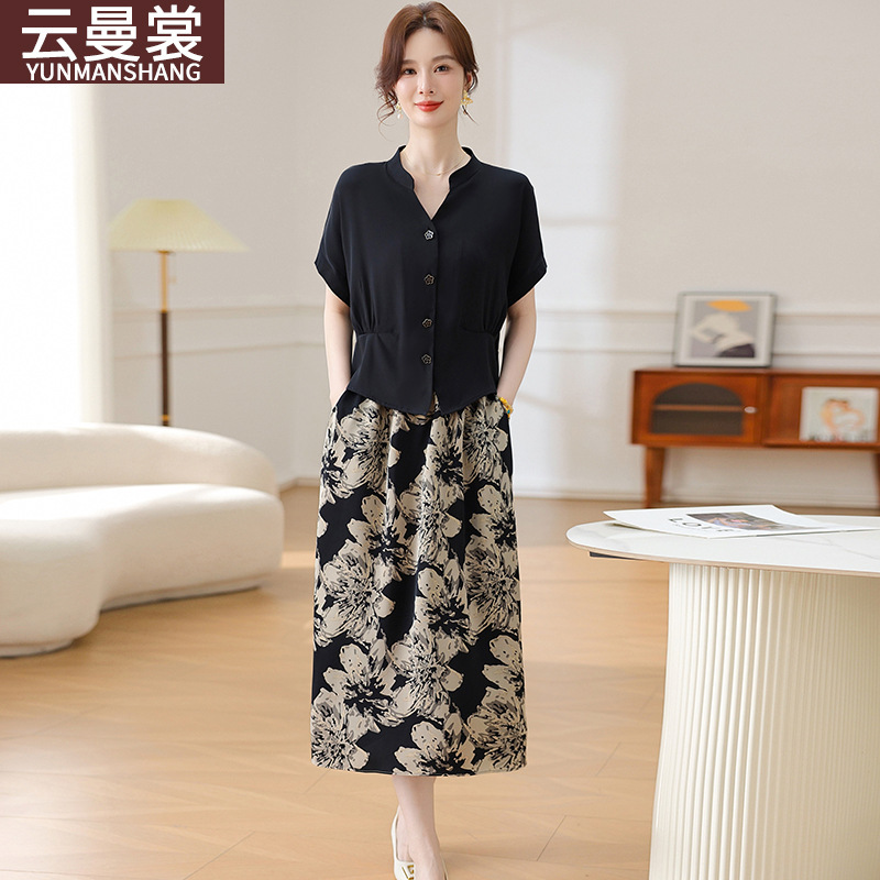 2025 New Mother's Summer Dress Elegant Short-sleeved Shirt Two-piece Suit Mother's Day Middle-aged and Elderly Women's Half-length Skirt 2025 New Mother's Summer Dress Elegant Short-sleeved Shirt Two-piece Suit Mother's Day Middle-aged and Elderly Women's Half-length Skirt