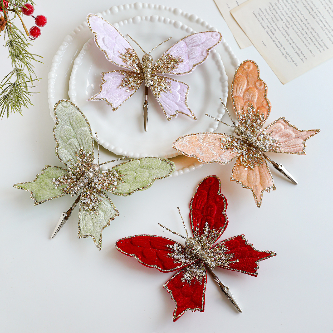 Nuevos productos de tela de alta calidad abrazadera de arco de tela de vello floquete polvo adhesivo árbol de Navidad decoración colgante diseño de escena en stock