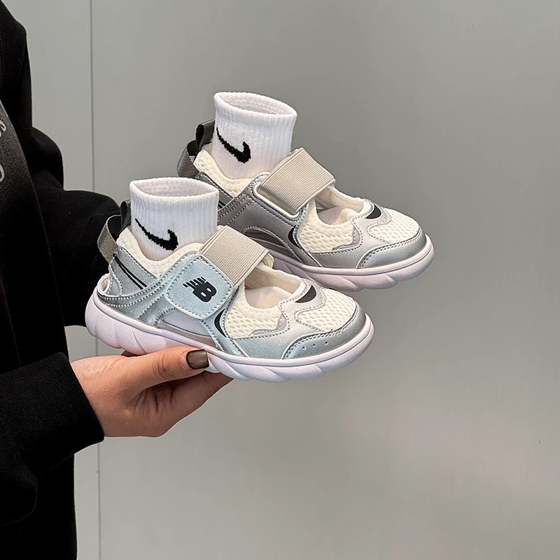 Sandalias Baotou para niñas 2025 sandalias deportivas transpirables de malla de verano zapatos de playa de suela blanda para niños de mediana edad image 5