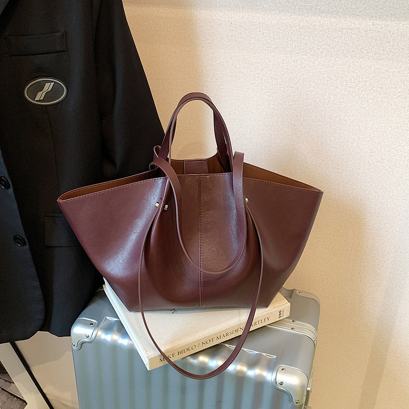 2025 Autumn and Winter New Tote Bag Fashion Casual Retro Shoulder Bag Texture Ladies Trendy Large Capacity Bag 2025 Autumn and Winter New Tote Bag Fashion Casual Retro Shoulder Bag Texture Ladies Trendy Large Capacity Bag