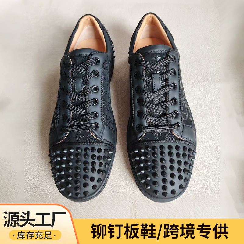 2025新款欧美红底潮流铆钉男鞋休闲时尚系带轻便舒适牛皮板鞋现货