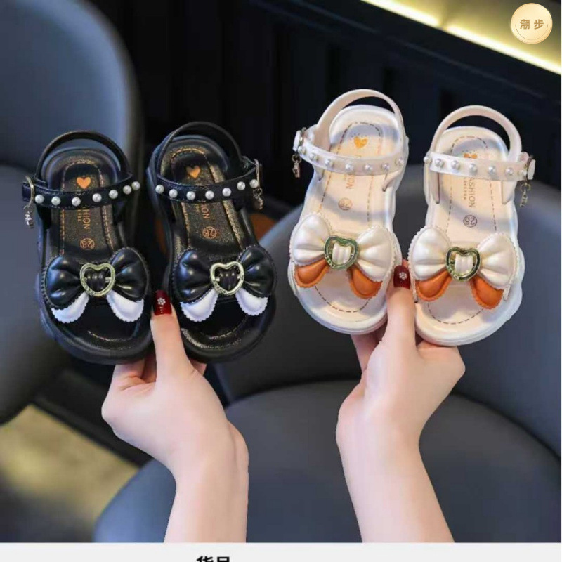 Girls Sandals Summer 2025 New Fashion Soft Sole Open Toe Princess Shoes for Big Children Little Girls Children's Beach Shoes