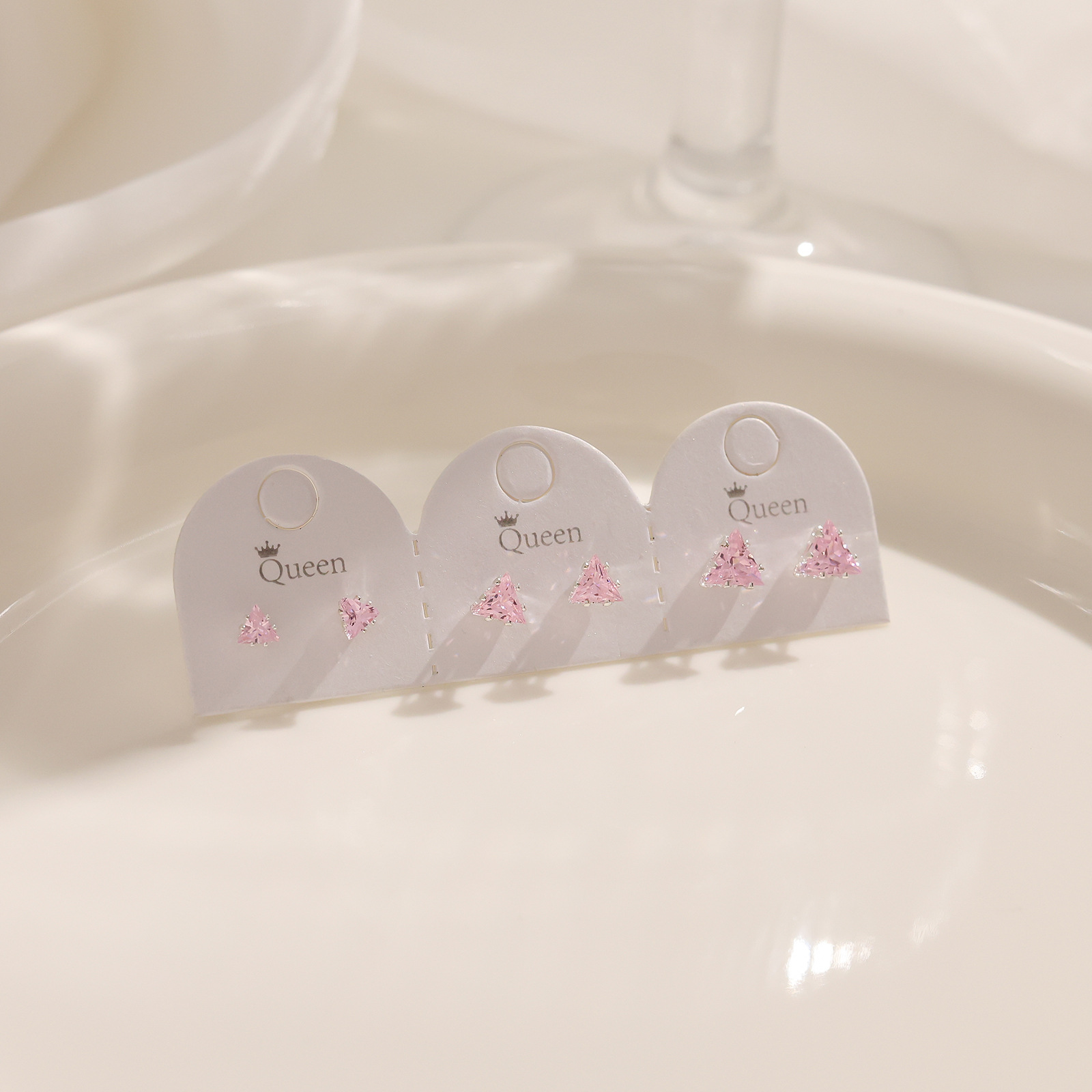 Juego de pendientes de aguja plateados, sencillos y compactos para mujer, pendientes geométricos en forma de corazón, bonitos, dulces y versátiles, venta al por mayor para puestos de mercado