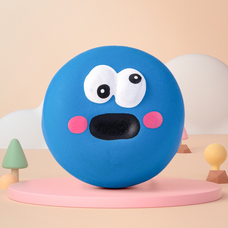 Синий, издает звуки