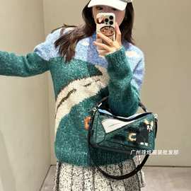 高定罗+25年秋冬新款蓝天白云小黑猫刺绣撞色圆领宽松针织衫毛衣