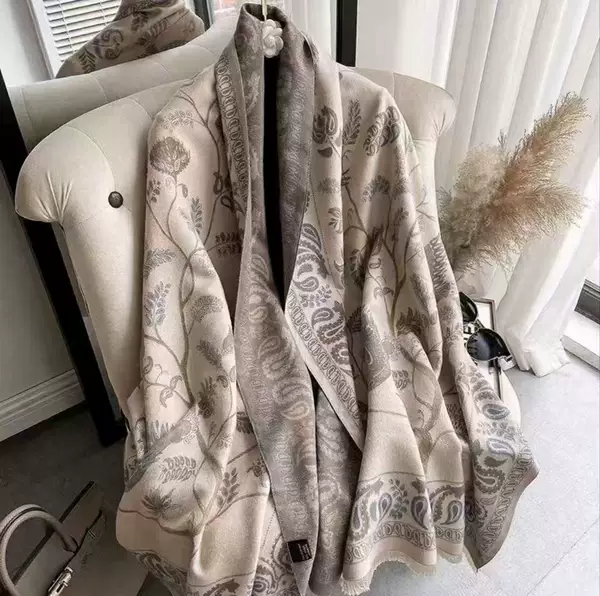 High-end, high-quality shawl for air-conditioned rooms, suitable for women to wear in the office during summer naps, made of faux cashmere with tassels for warmth