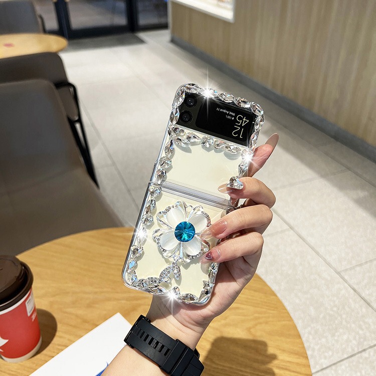 Suitable for Samsung zflip4 Mobile Phone Case Rhinestone Clover zflip3 Side Diamond Transparent zflip1/2 Female Protective Cover Suitable for Samsung zflip4 Mobile Phone Case Rhinestone Clover zflip3 Side Diamond Transparent zflip1/2 Female Protective Cover