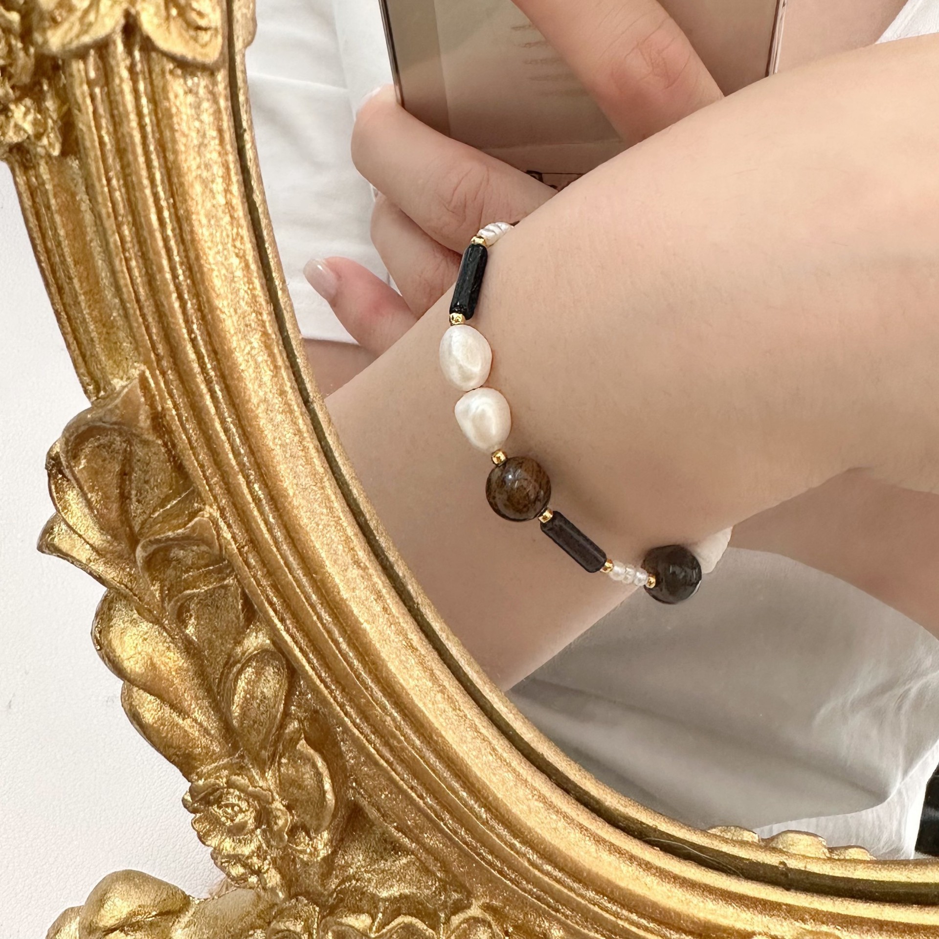 Sophisticated retro beaded bracelet from pearl