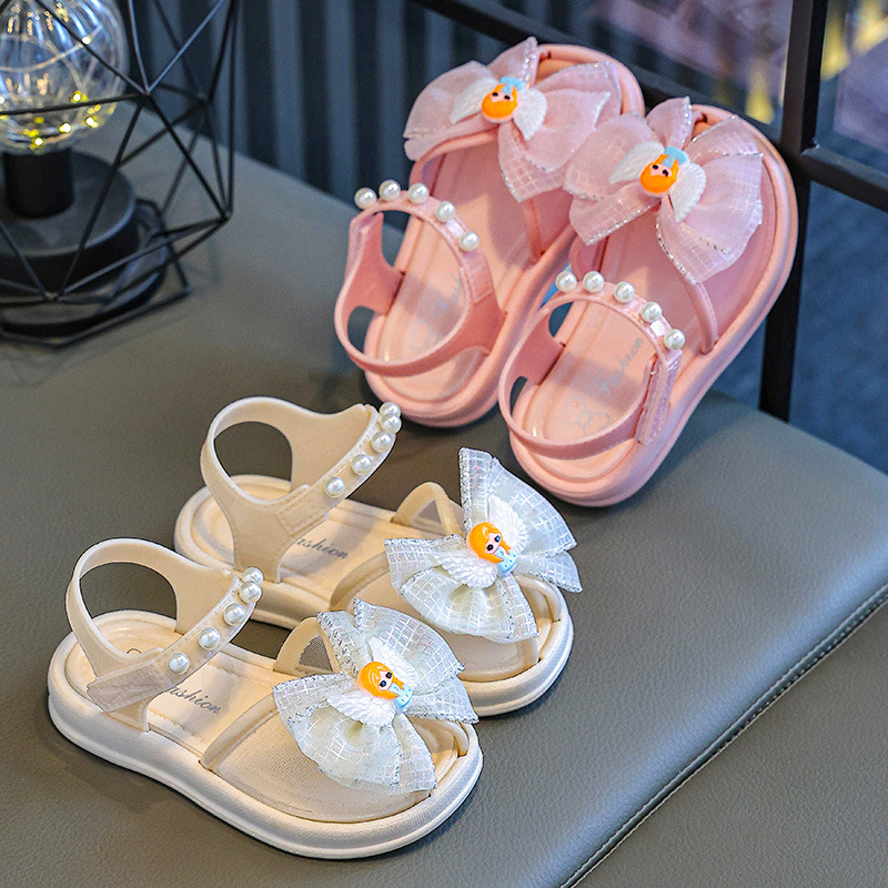 Sandalias para niños 2024 verano nueva moda princesa niña zapatos deportivos de playa sandalias de bebé de suela blanda para niños pequeños y medianos
