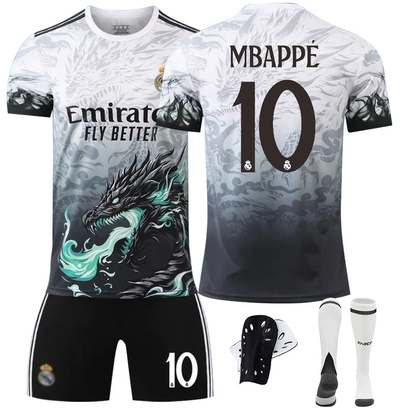 양말과 보호 장비를 갖춘 10번 음바페