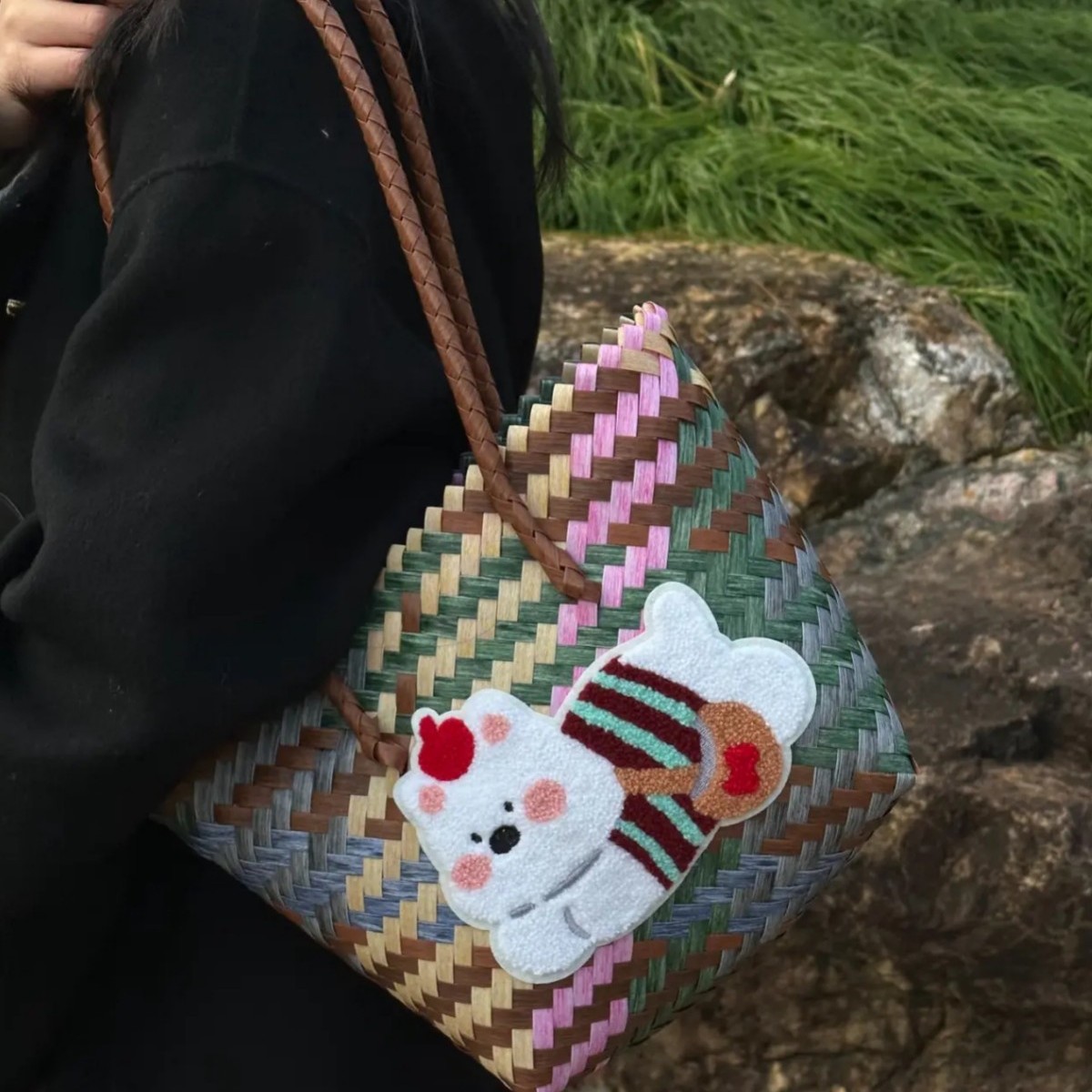 Handmade Rattan Shoulder Bag With Leather Trim And Seagrass_voghion.com