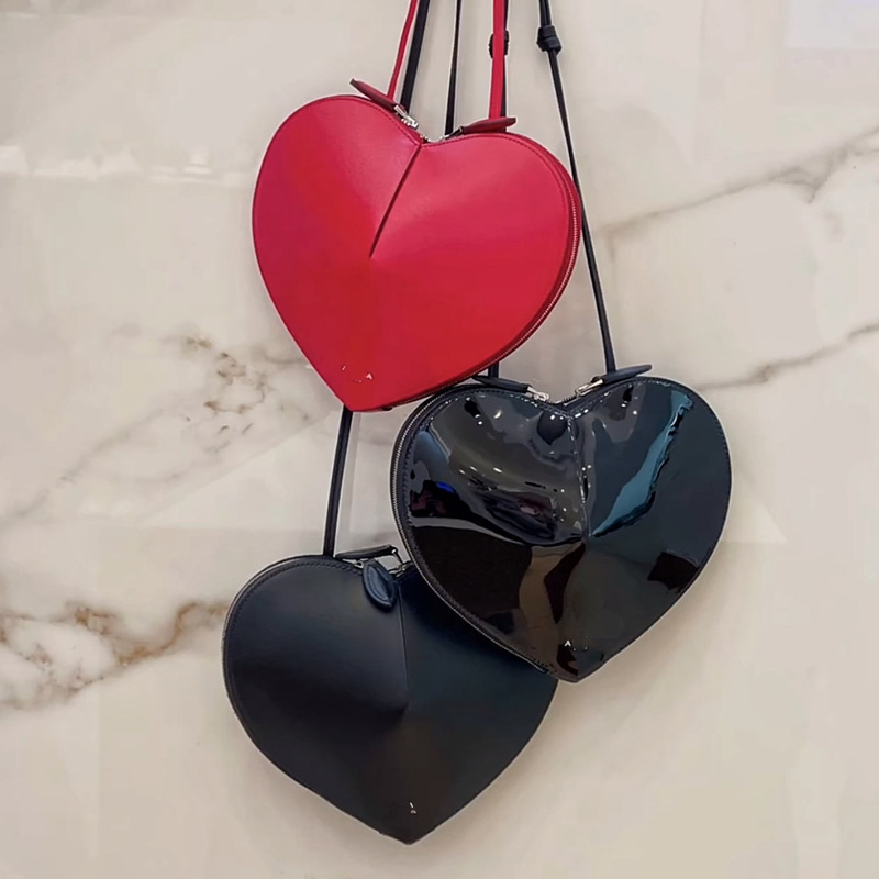 2026 European and American fashion heart-shaped box bag, niche design, textured shoulder and crossbody bag, available for consignment and warehousing