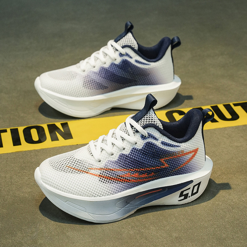 New gradient mesh racing shoes, lightweight and breathable, with soft soles, suitable for both men and women, ideal for outdoor fitness and jogging