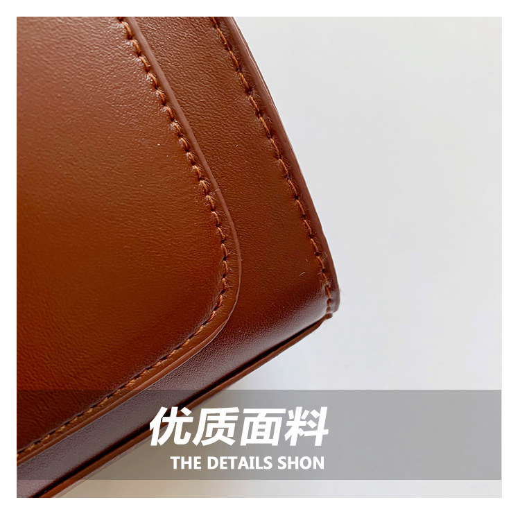 A new 2024 French retro backpack for women, a trendy and versatile single-shoulder bag with a large capacity for commuting undefined