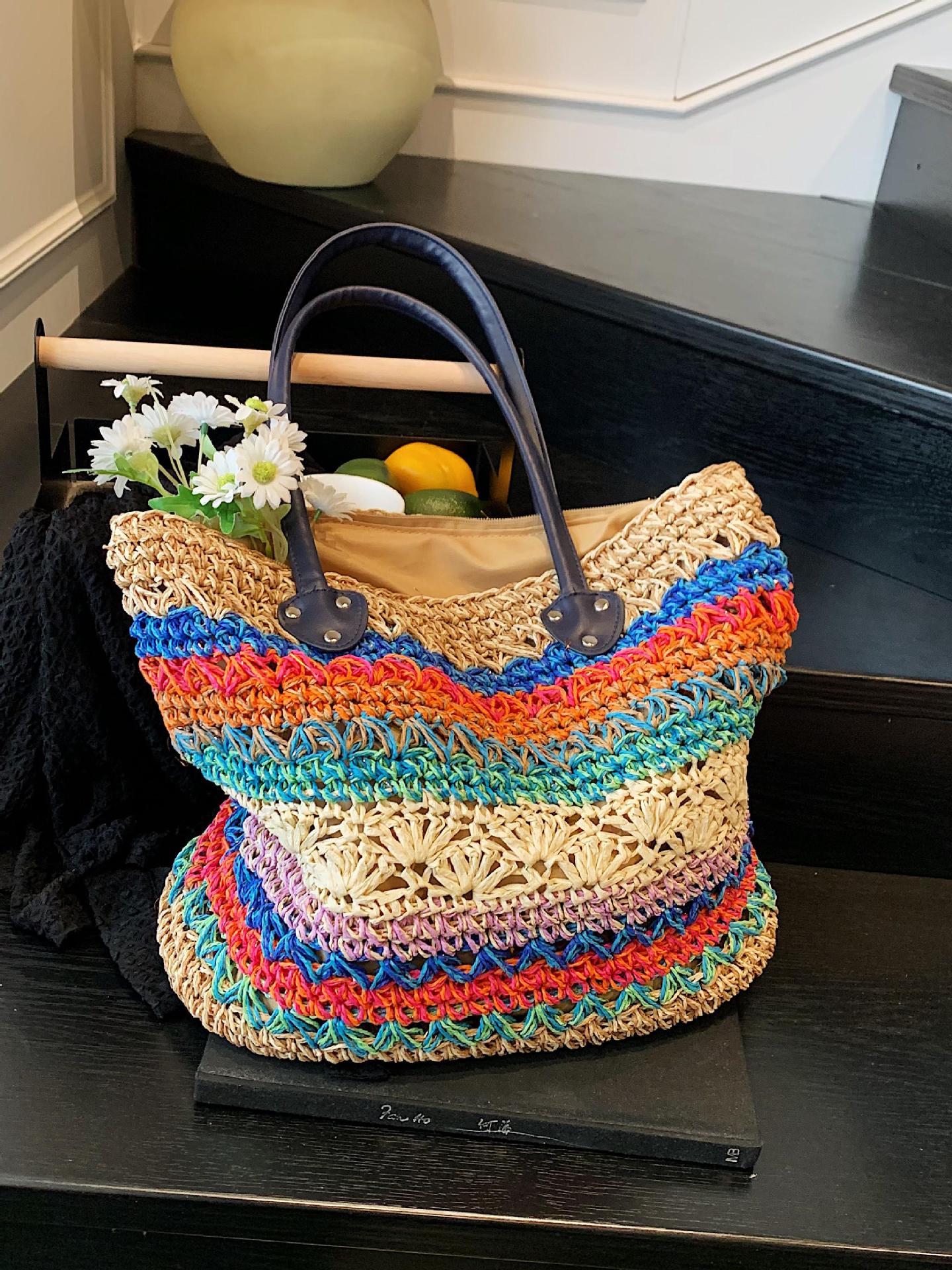 Bolso tejido de arco iris de color de contraste popular de verano femenino 2025 nueva moda estilo étnico bolso tejido de paja gran capacidad sentido de alta gama