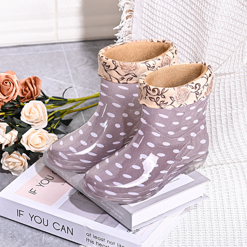 Comercio exterior zapatos de lluvia de color sólido para mujeres adultas al aire libre bosque lluvioso a prueba de agua anti-deslizante zapatos de agua de lana calentamiento botas de lluvia
