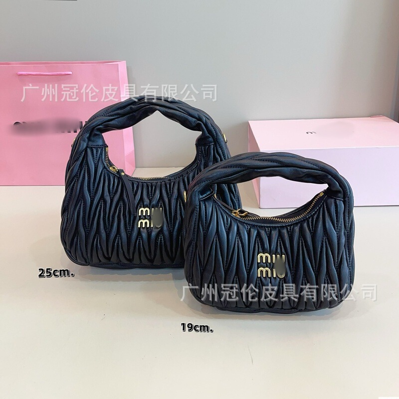 New Miu Miu Wander Pleated Bag Hobo Underarm Crescent Handbag Crossbody Cloud Dumpling Bag Fashion Women's Bag New Miu Miu Wander Pleated Bag Hobo Underarm Crescent Handbag Crossbody Cloud Dumpling Bag Fashion Women's Bag