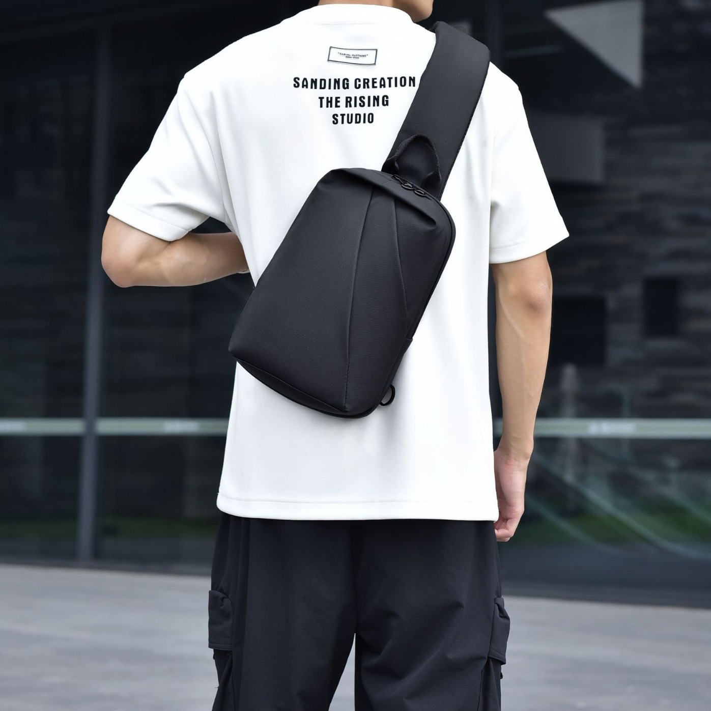 Seleccione estrictamente la tendencia de negocios simple bolso de pecho de hombre moda transfronteriza coreana película de piel de hombro a prueba de salpicaduras mochila de color sólido