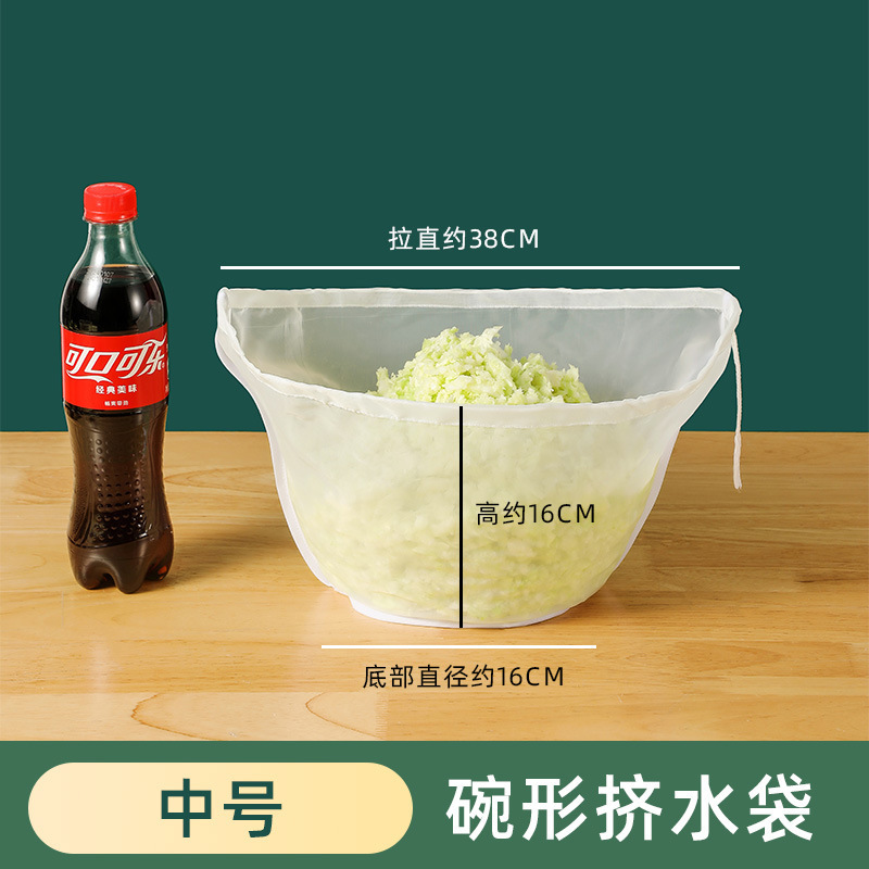 ギョーザの餡は水を搾って詰めます。|undefined